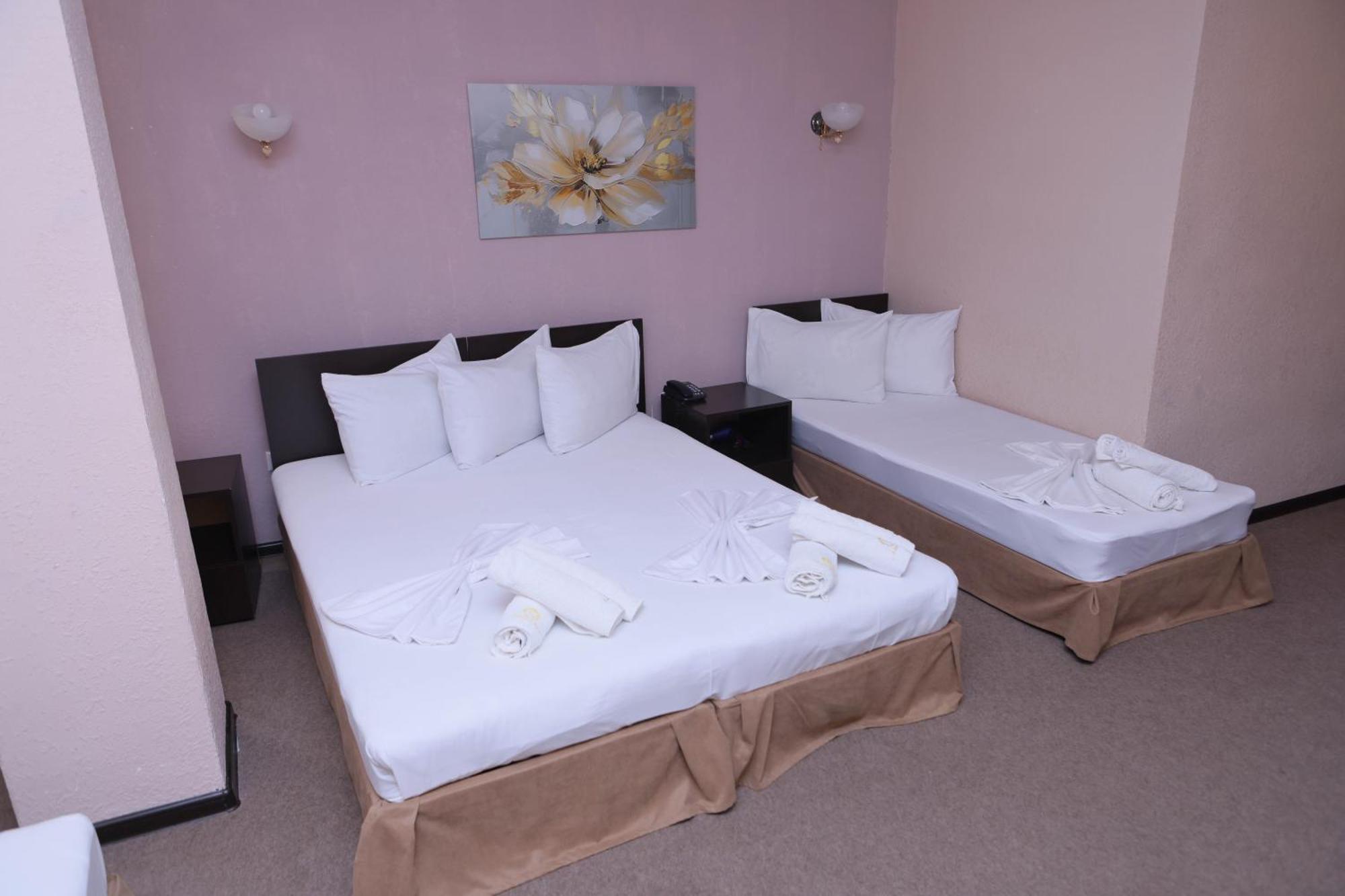 Richmind Hotel Vagharshapat Esterno foto